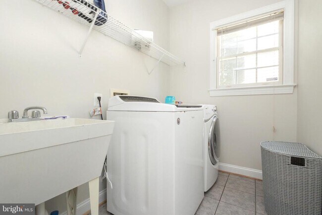 Building Photo - 11629 Forest Hill Ct