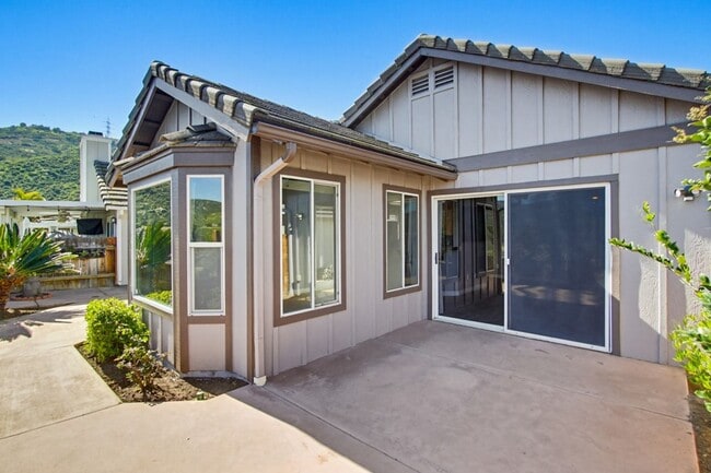 Building Photo - Beautifully Maintained 2 Bed / 2 Bath Home in Gated West Village Community