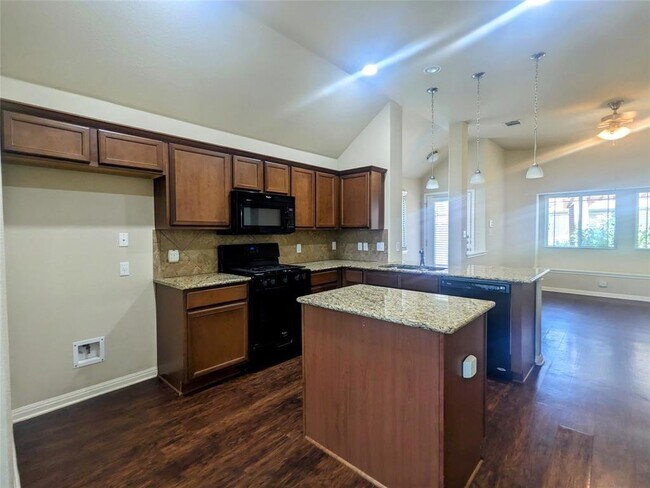 Building Photo - 242 Rock Bluff Ln