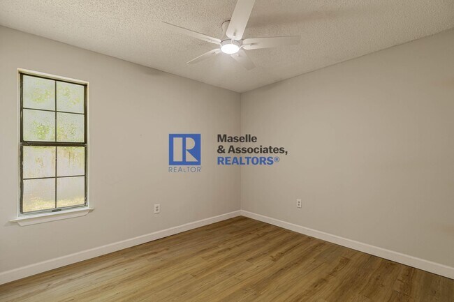 Building Photo - 3 Bed/2 Bath Home in Pearl