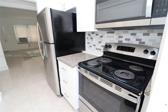 Building Photo - 820 85th St