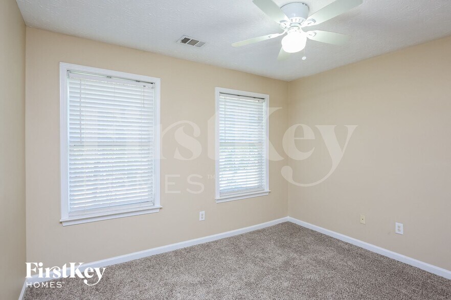 Building Photo - 3710 Wake Robin Way