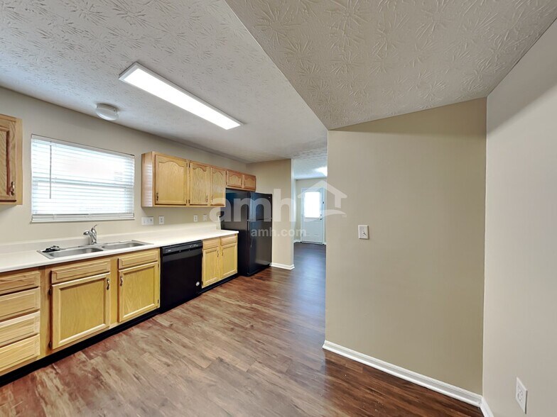 Building Photo - 918 Kreider Ct