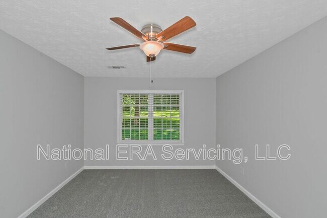 Building Photo - 213 Robin Ln