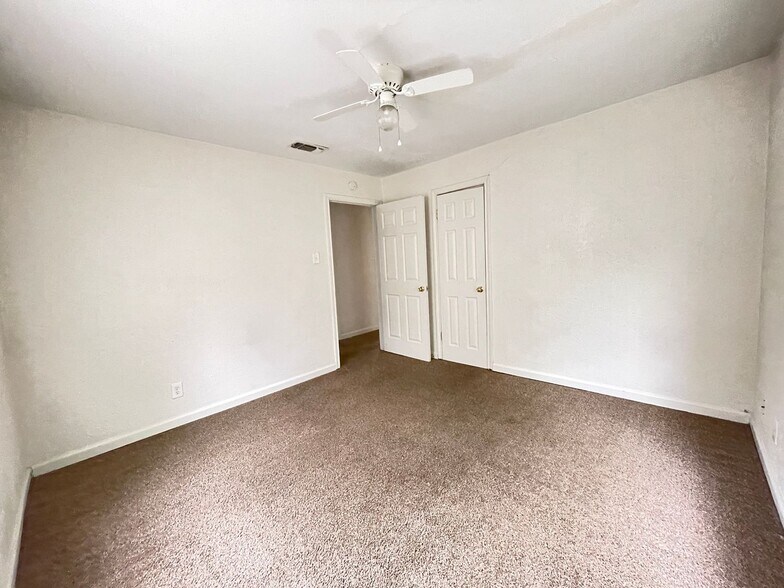 Building Photo - 812-812 Estelle Ave