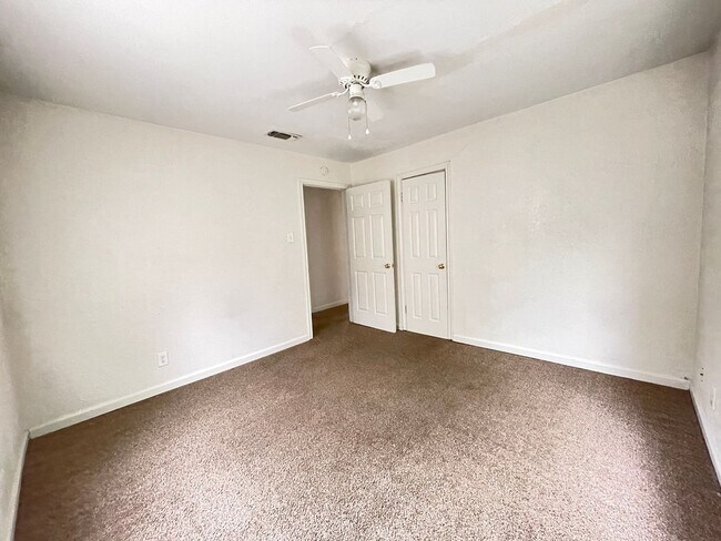 Building Photo - 812-812 Estelle Ave