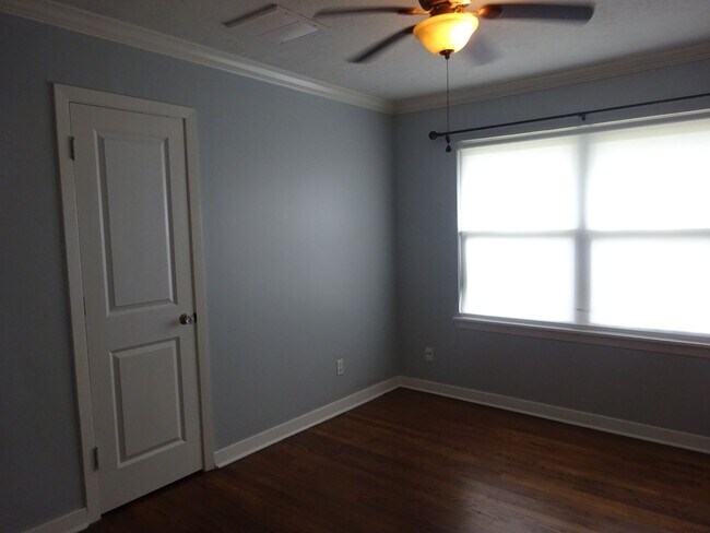 Building Photo - For Lease | 3 Bed, 1 Bath | 1,074 Sq Ft |O...