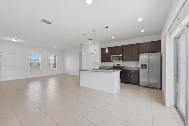 Building Photo - 304 Begonia Ct