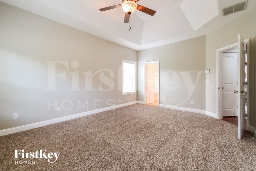 Building Photo - 6303 Spring Cove Dr