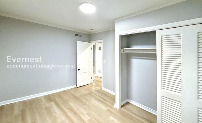 Building Photo - 2992 Pontiac St