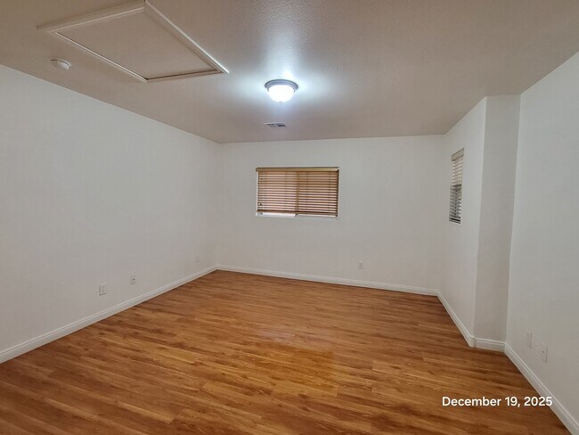 Building Photo - 9965 Mardagen St