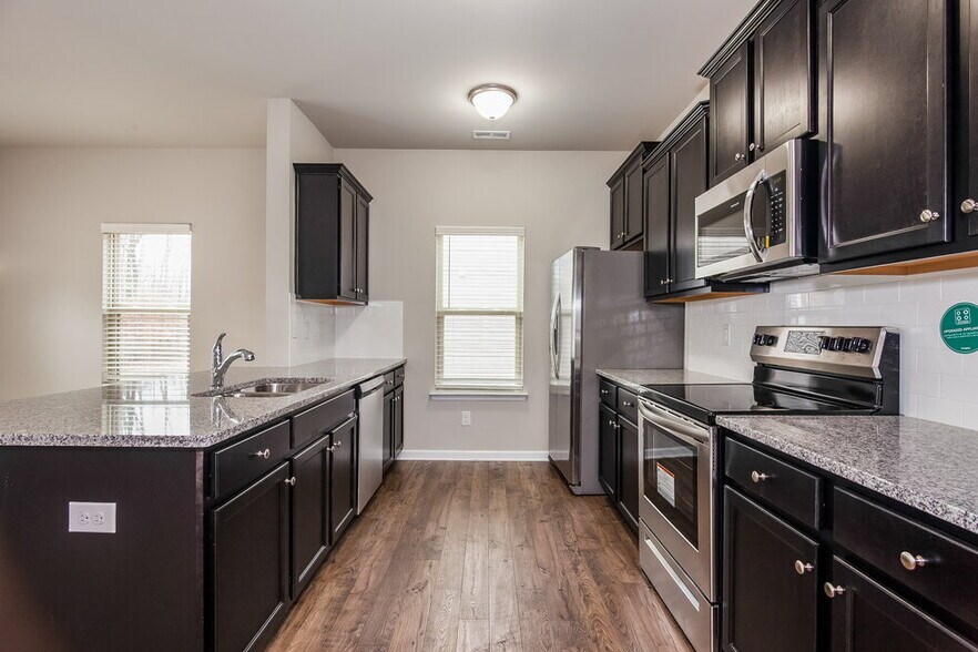 Building Photo - 1013 Helms Rd