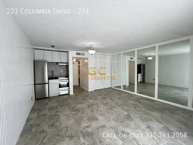 Building Photo - 223 Columbia Dr