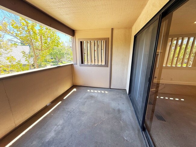 Building Photo - Spacious 2 Bed / 2 Bath Condo in Prime UTC/La Jolla Location!