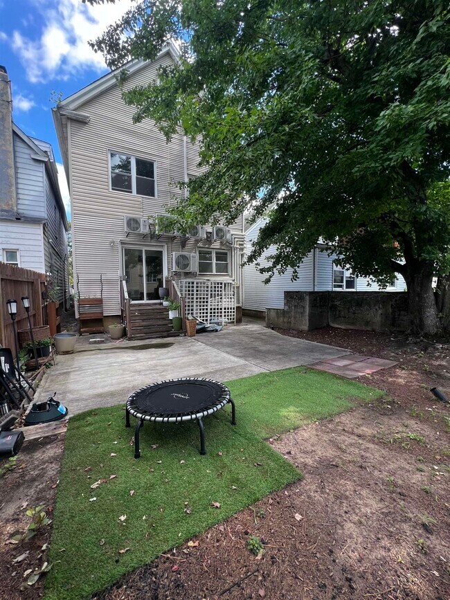 Building Photo - 28 E 47th St