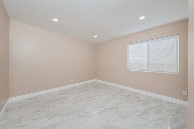 Building Photo - 12541 Fletcher Dr