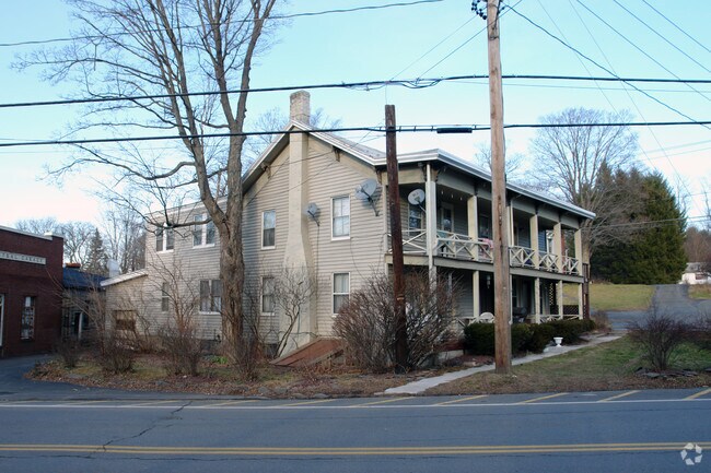 Building Photo - 576 Main St