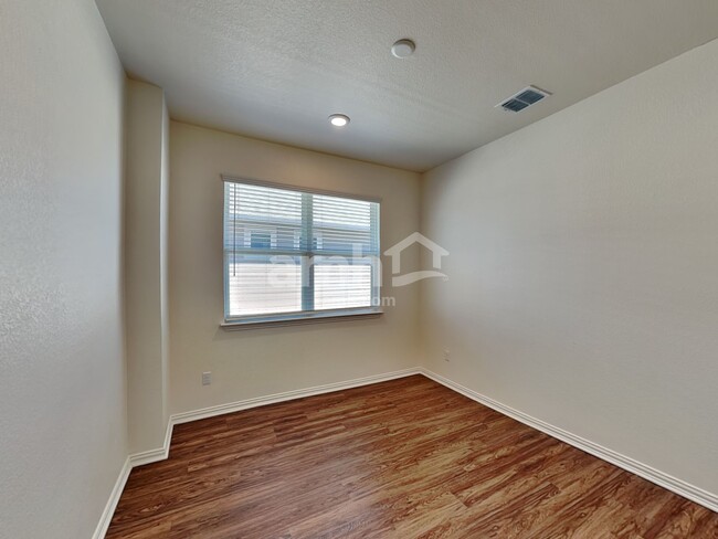 Building Photo - 320 Aspen Waters