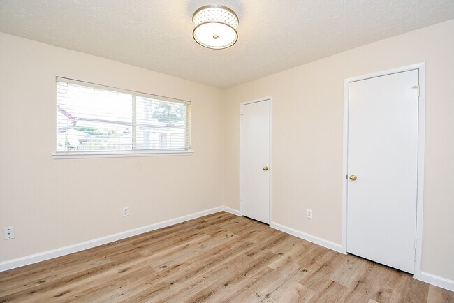 Building Photo - 2835 Pepperwood Dr