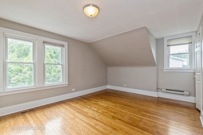 Building Photo - 621 Prairie Ave