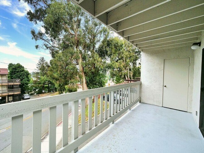 Building Photo - 920 Fletcher Ln