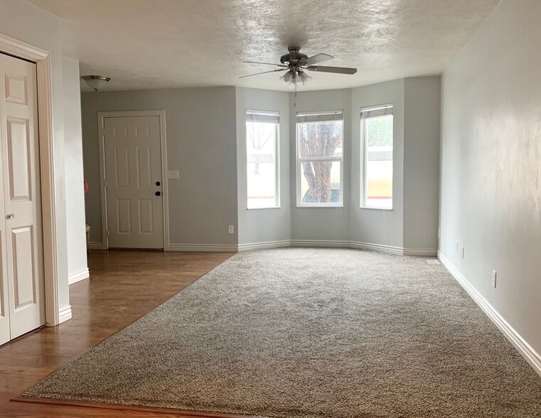 Building Photo - 33 S 900 E