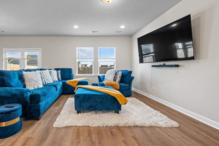 Building Photo - 188 Lucca Dr