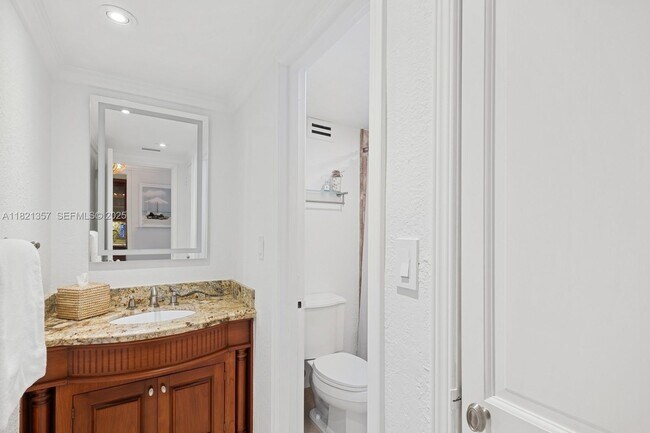 Building Photo - 2899 Collins Ave