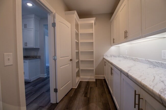 Building Photo - 935 S Cross Bridges Rd