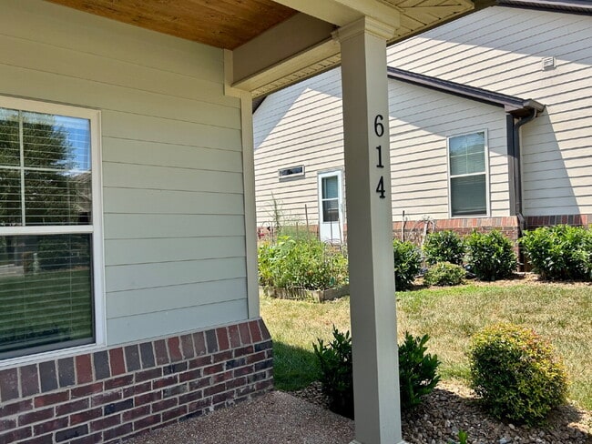 Primary Photo - 2BD 2BA GROUND LEVEL DUPLEX WITH GARAGE FO...