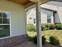 Building Photo - 2BD 2BA GROUND LEVEL DUPLEX WITH GARAGE FO...