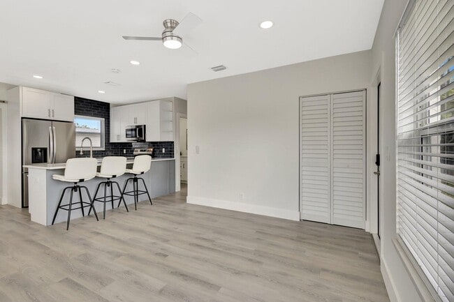 Building Photo - 1335 Lee St