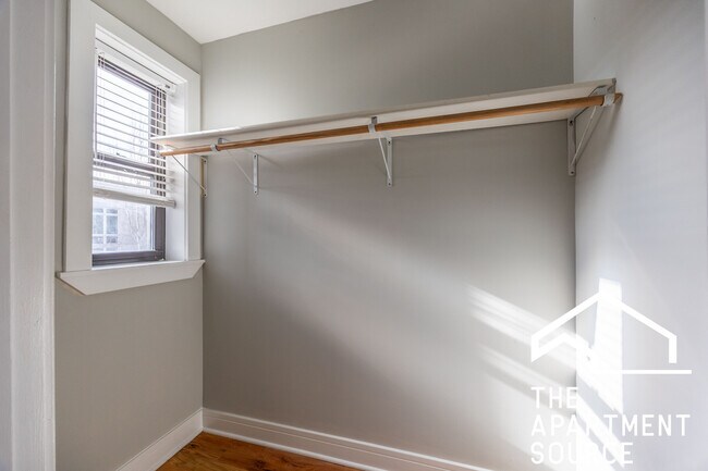 Building Photo - 4546 N Damen Ave