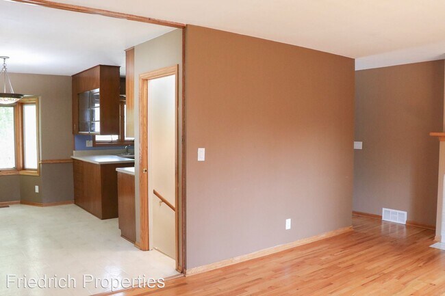 Building Photo - 4 br, 2 bath House - 3310 Tripp St.