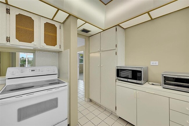 Building Photo - 2859 Leonard Dr