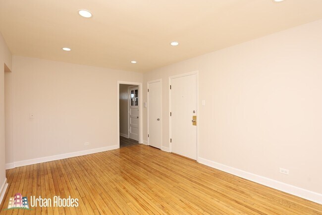 Building Photo - 7520 N Ridge Blvd