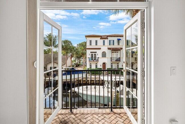 Building Photo - 824 Virginia Gardens Dr