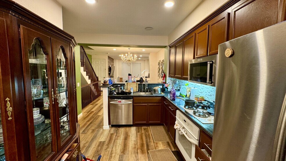 Kitchen - 3624 Whitworth Dr