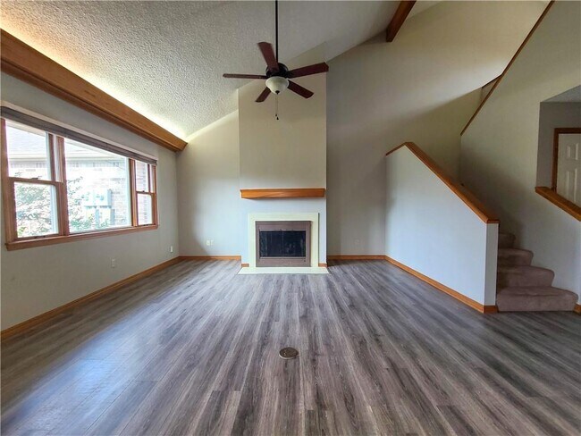 Building Photo - 1020 W Cypress St