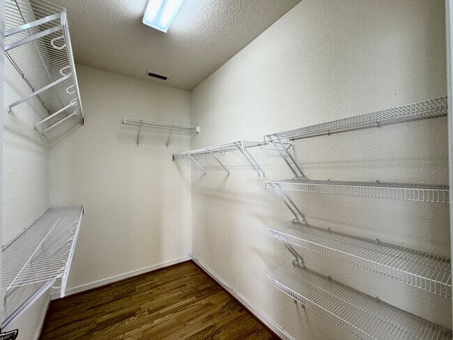 Building Photo - 3-Bedoom 1-Story Condo In Eagle Pointe! St...