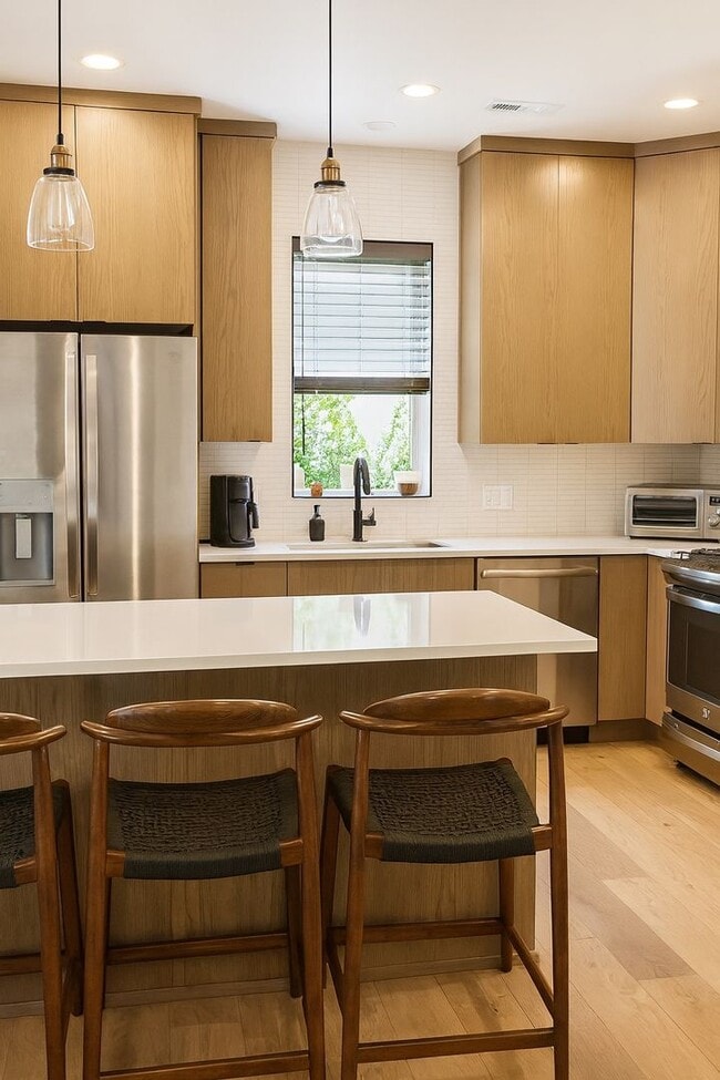 Building Photo - Modern Living in the heart of SLC