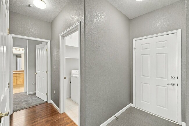 Building Photo - 9557 W San Juan Cir