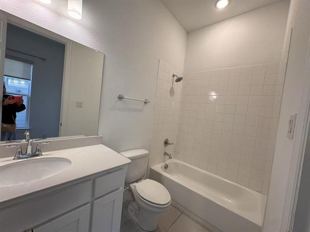 Building Photo - 3909 Dubois Dr