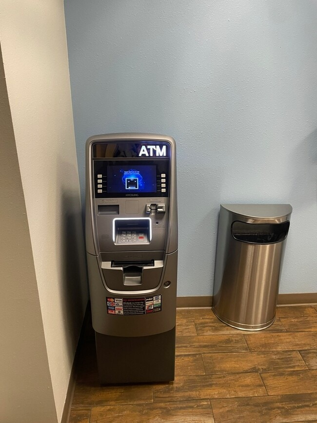 Building Photo - 100 Park Ave W