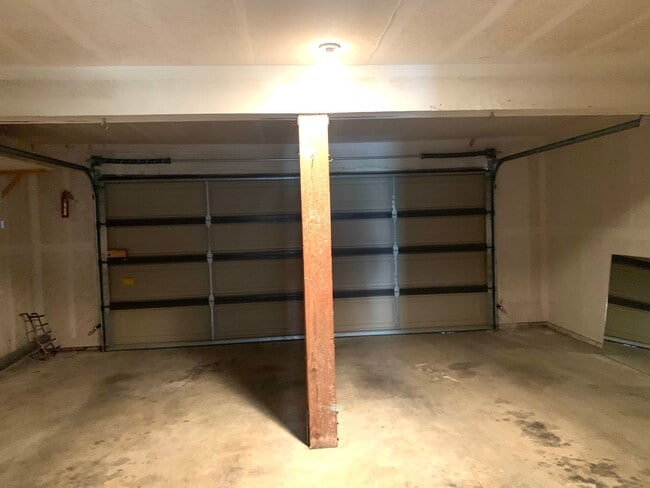 Building Photo - Ojai's Creekside Village Condo!