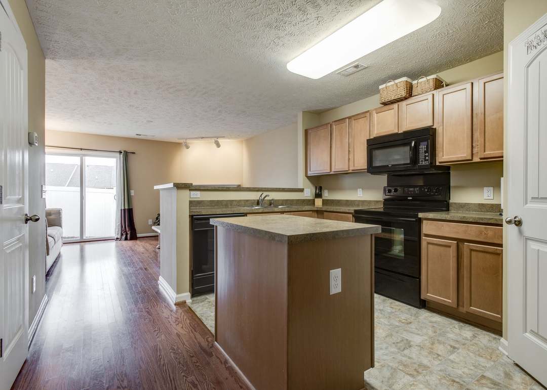 Building Photo - 576 Bradburn Village Cir
