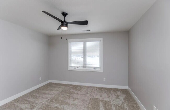 Building Photo - 401 E Donahue St