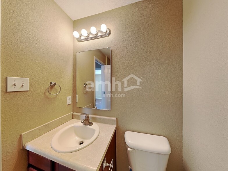 Building Photo - 7927 Newhall Way