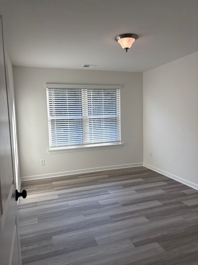 Building Photo - BRAND NEW SINGLE FAMILY HOME IN LOGANVILLE