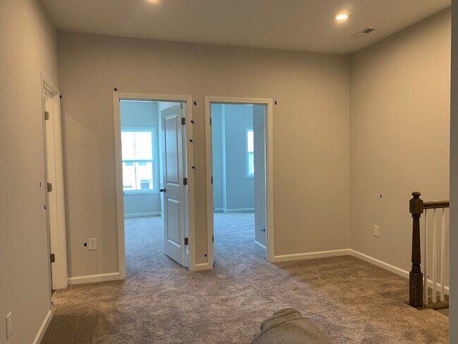 Building Photo - 843 Oak Center Dr